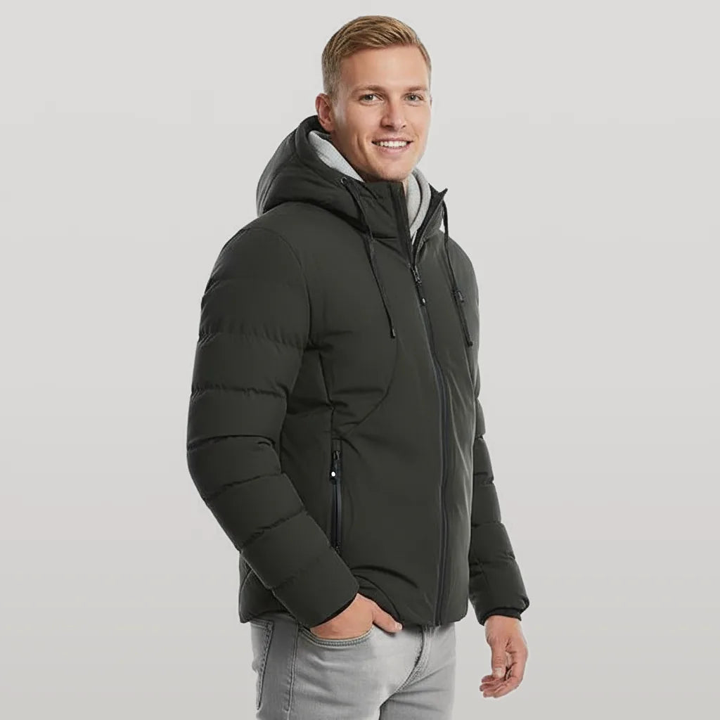 Homme portant la veste chauffante Chaudia vert kaki